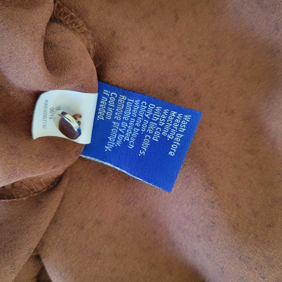 Apt. 9 Large Blouse with Pleated Front Panel and Ruffle Neck and Sleeves - Picture 6 of 7